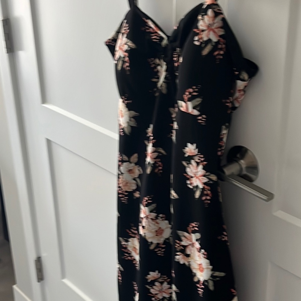 No Boundaries XL/XG (15-17) form fitting floral dress